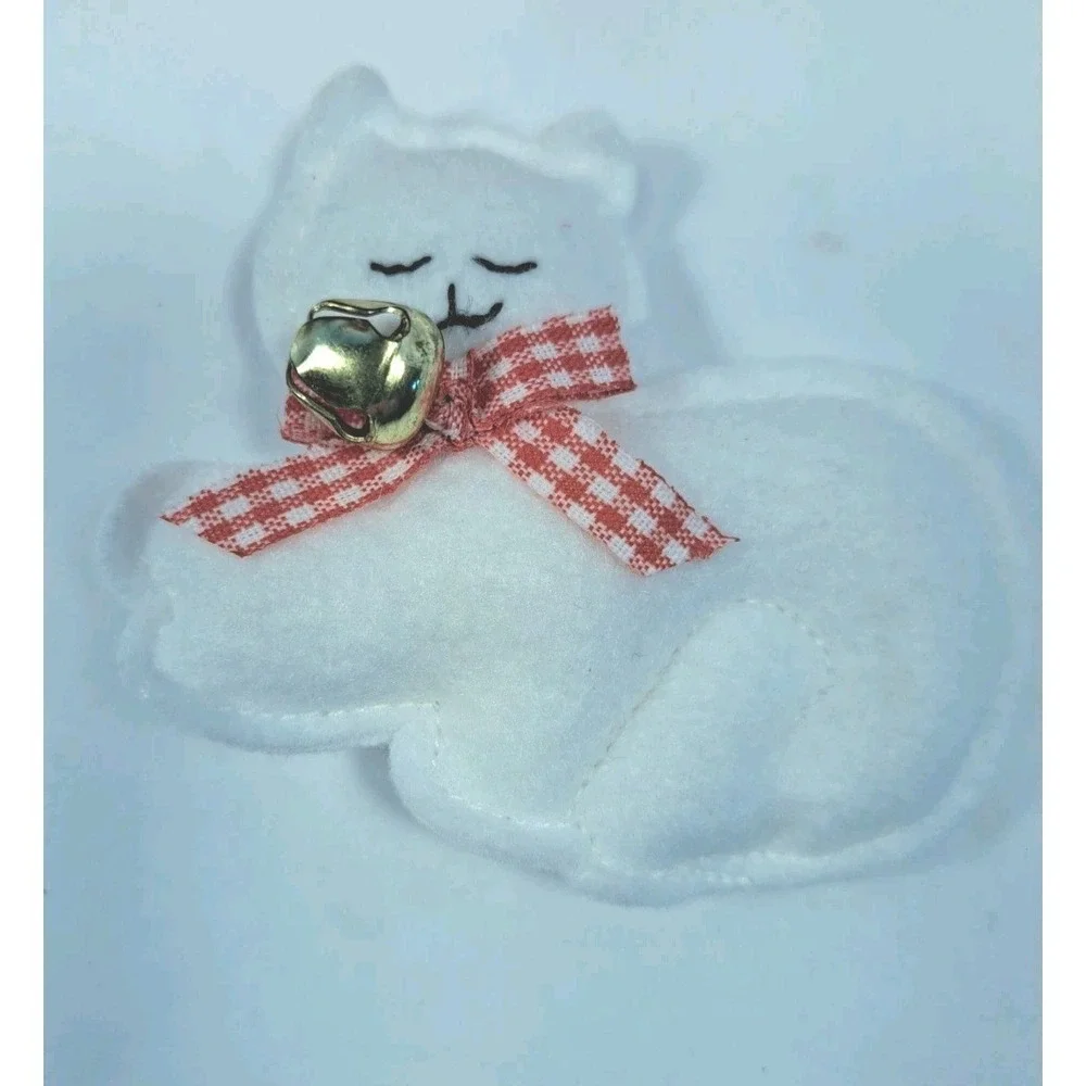 Vintage Avon Cat w/Red & White Buffalo Check Bow Refrigerator Magnet 4
